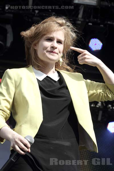 CHRISTINE AND THE QUEENS - 2012-07-20 - PARIS - Parvis de l'Hotel de Ville - 